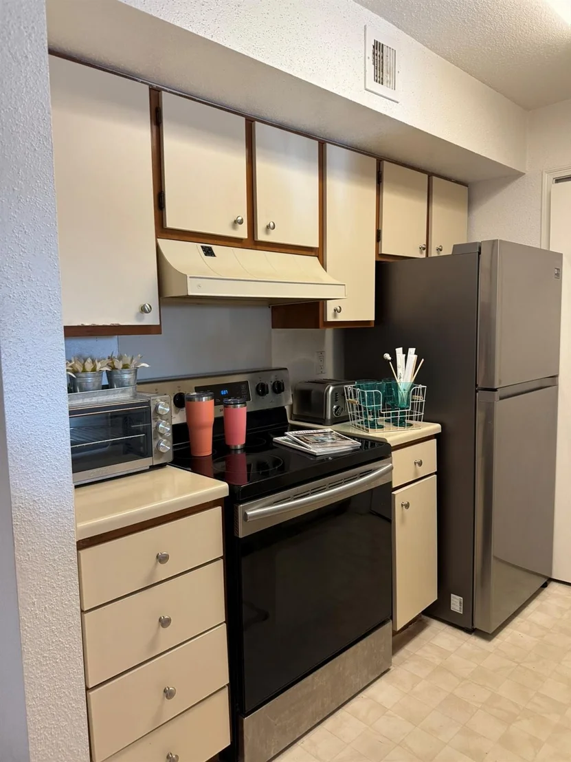 Photo of Unit 737 at 875 Riverside Drive