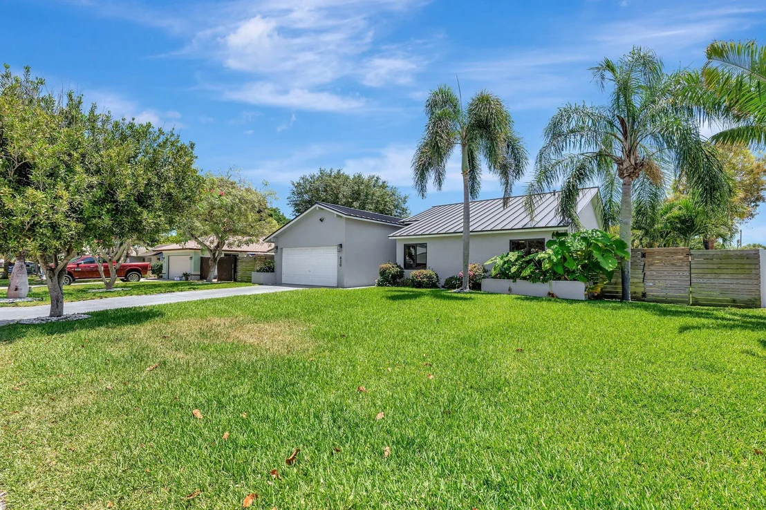 Photo of 620 Enfield Road