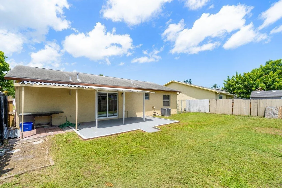 Photo of 6090 Lambeth Circle