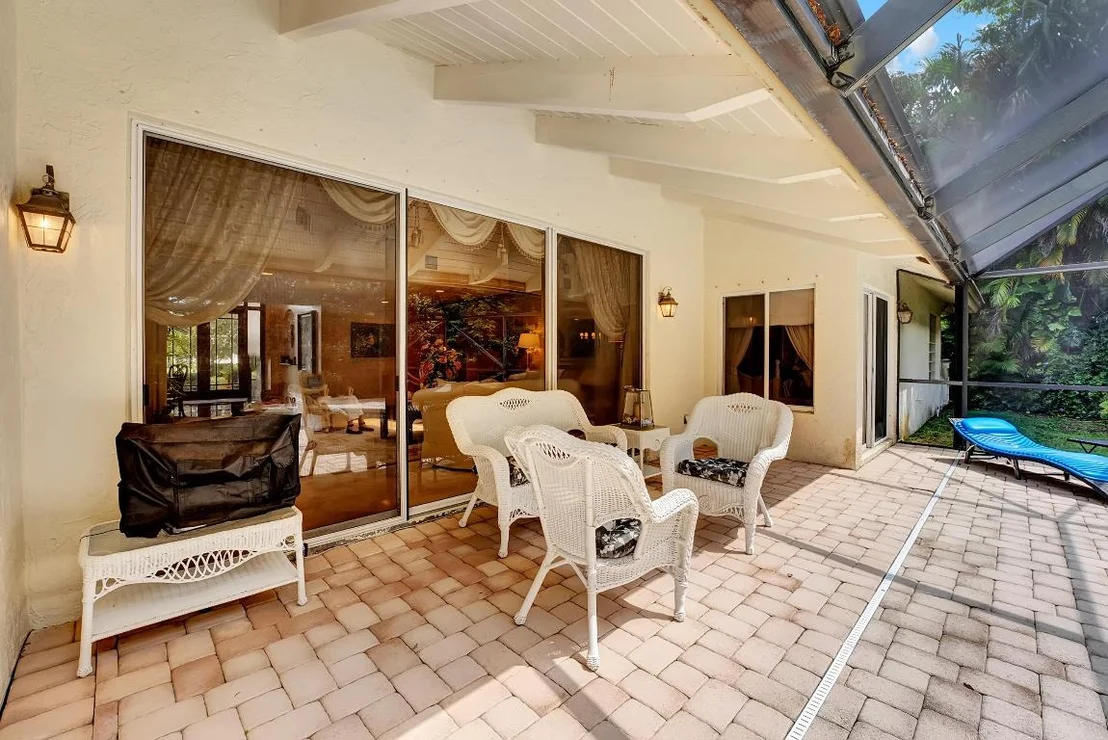 Photo of 4590 Live Oak Boulevard