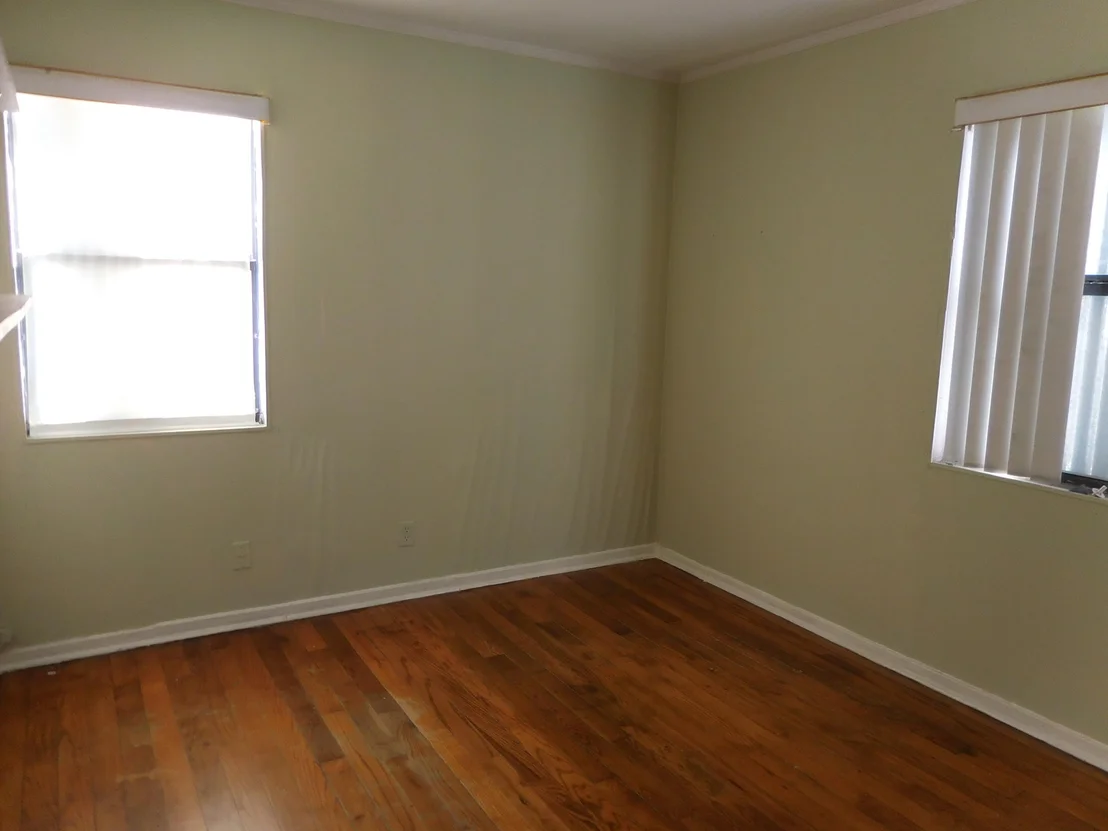 Photo of 1027 Summit Boulevard