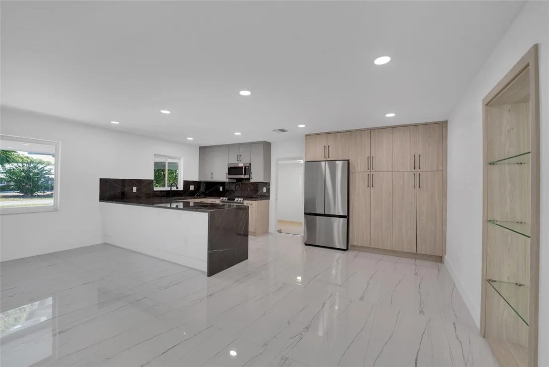 Photo of 121 SE 8th Street