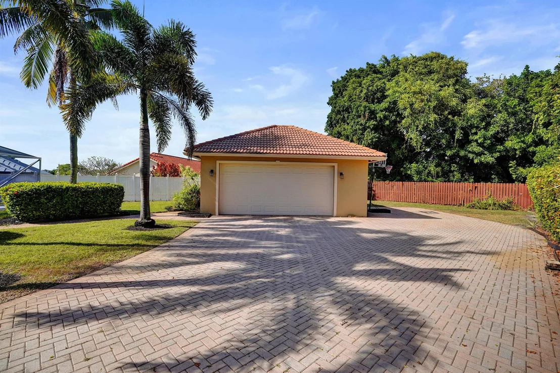 Photo of 603 N Cypress Drive