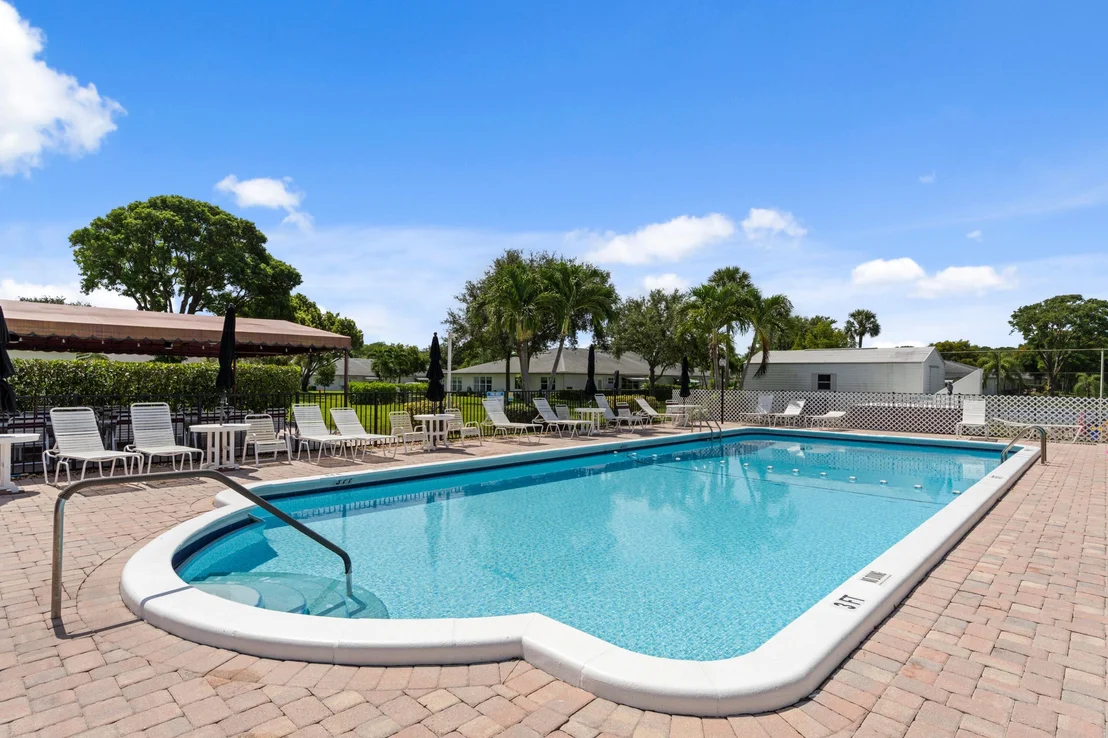 Photo of Unit C at 947 Circle Drive