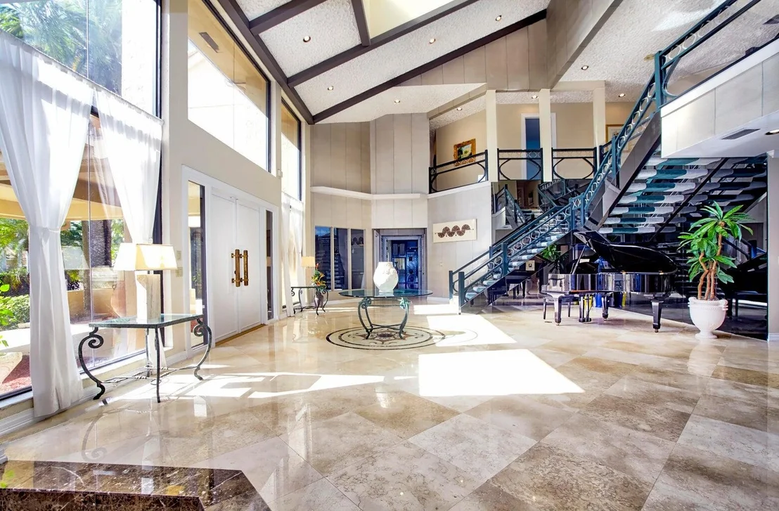Photo of 21125 Hamlin Drive
