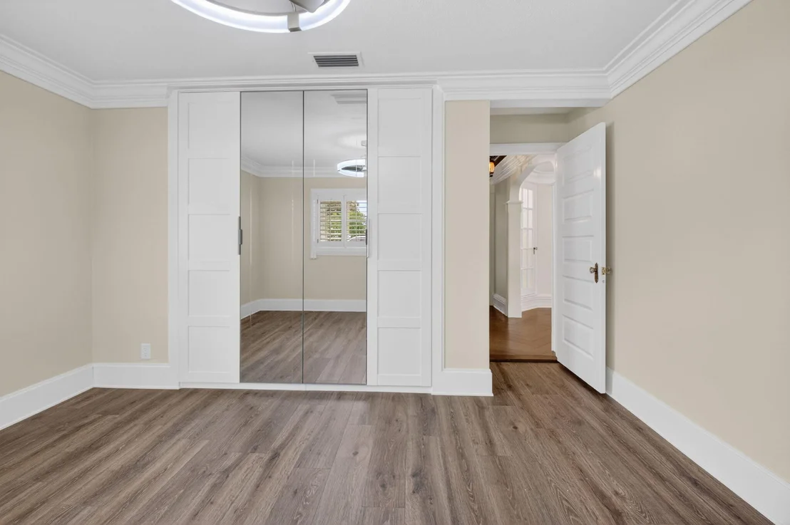 Photo of 105 NW 8TH Place