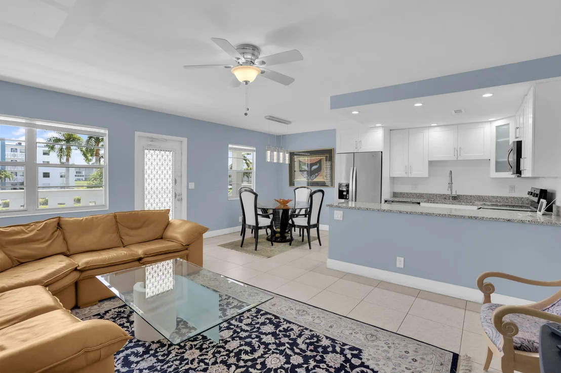 Photo of 2070 Exeter D