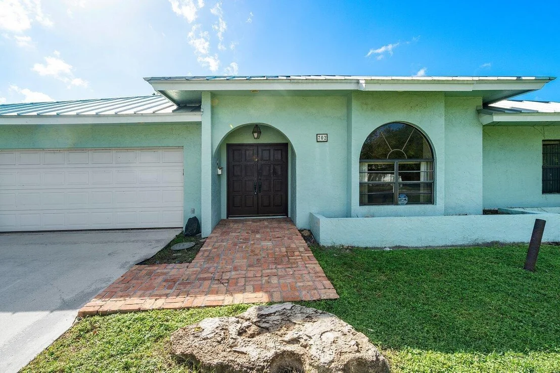 Photo of 702 Enfield Road