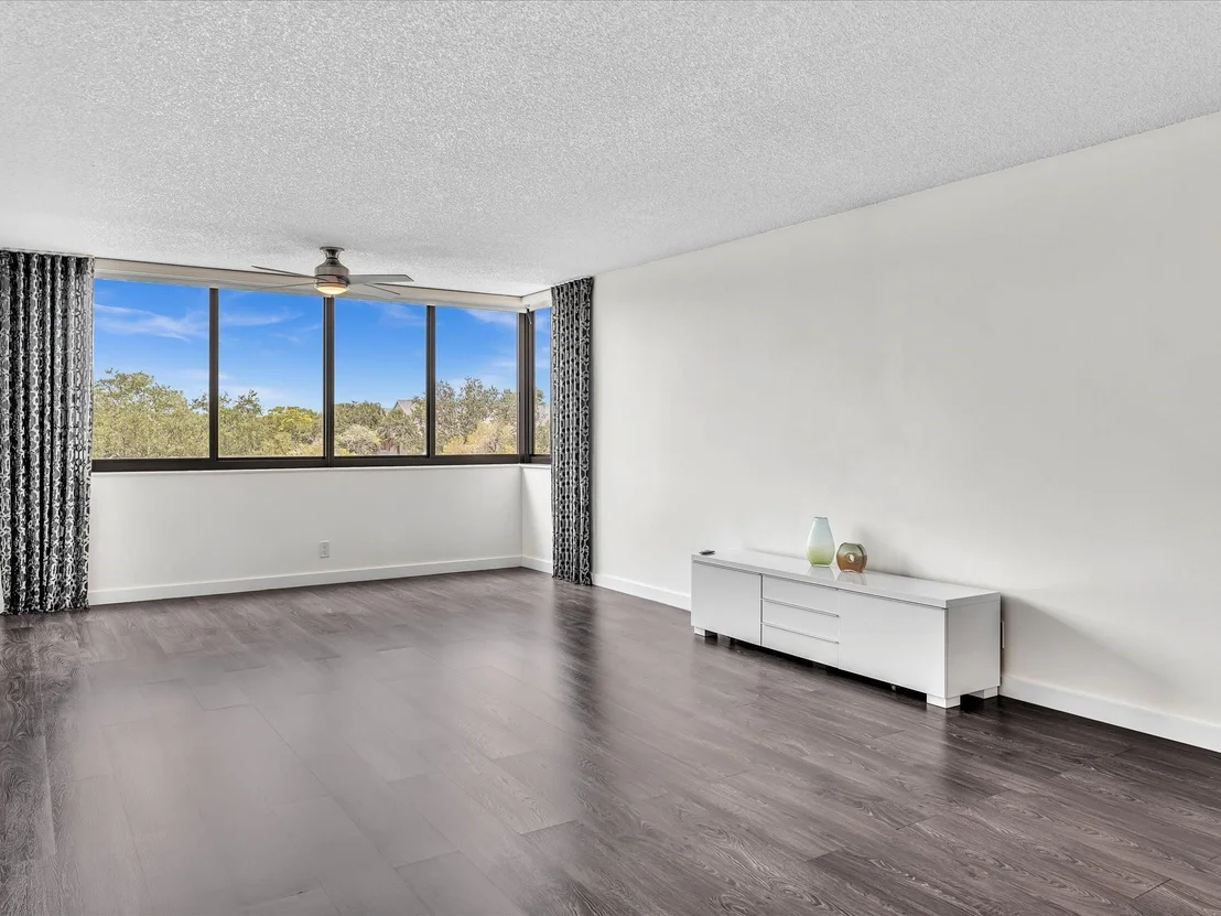 Photo of Unit 403 at 8010 Hampton Boulevard