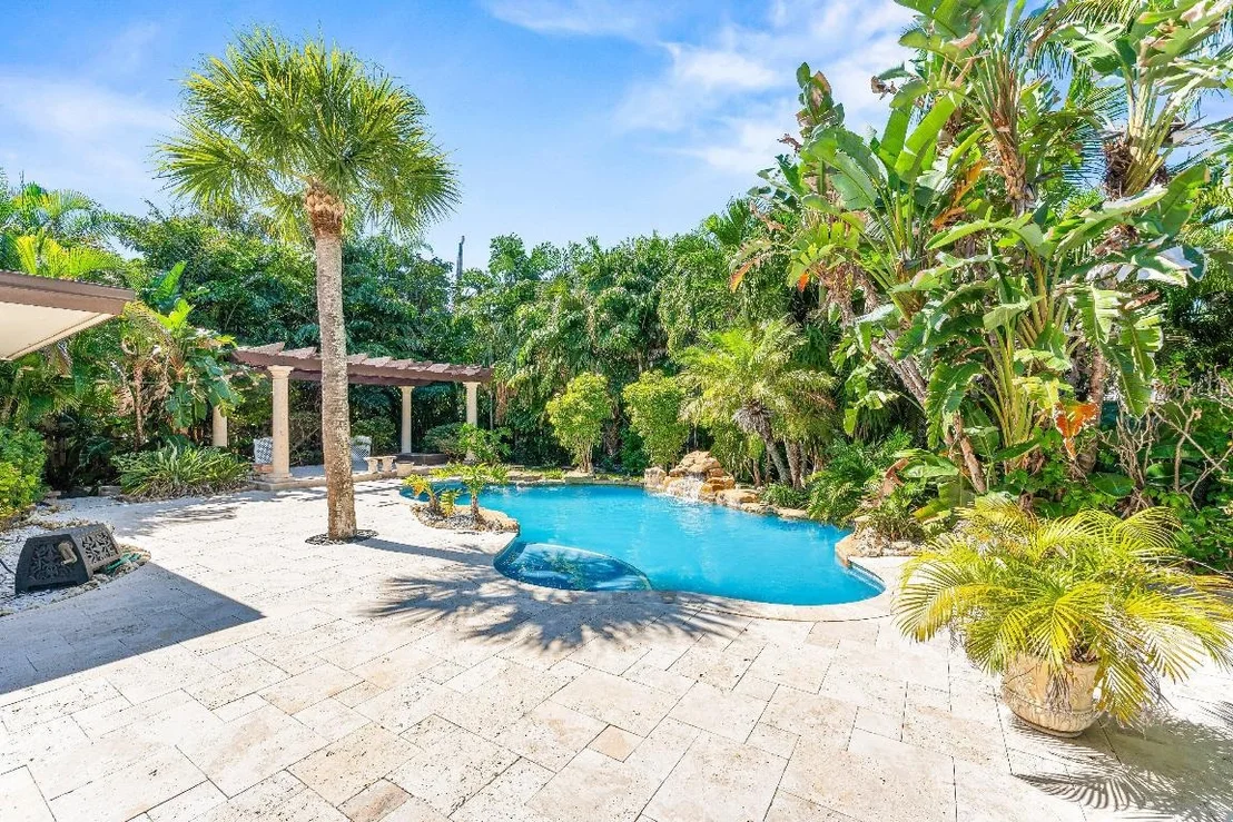 Photo of 2301 Banyan Road