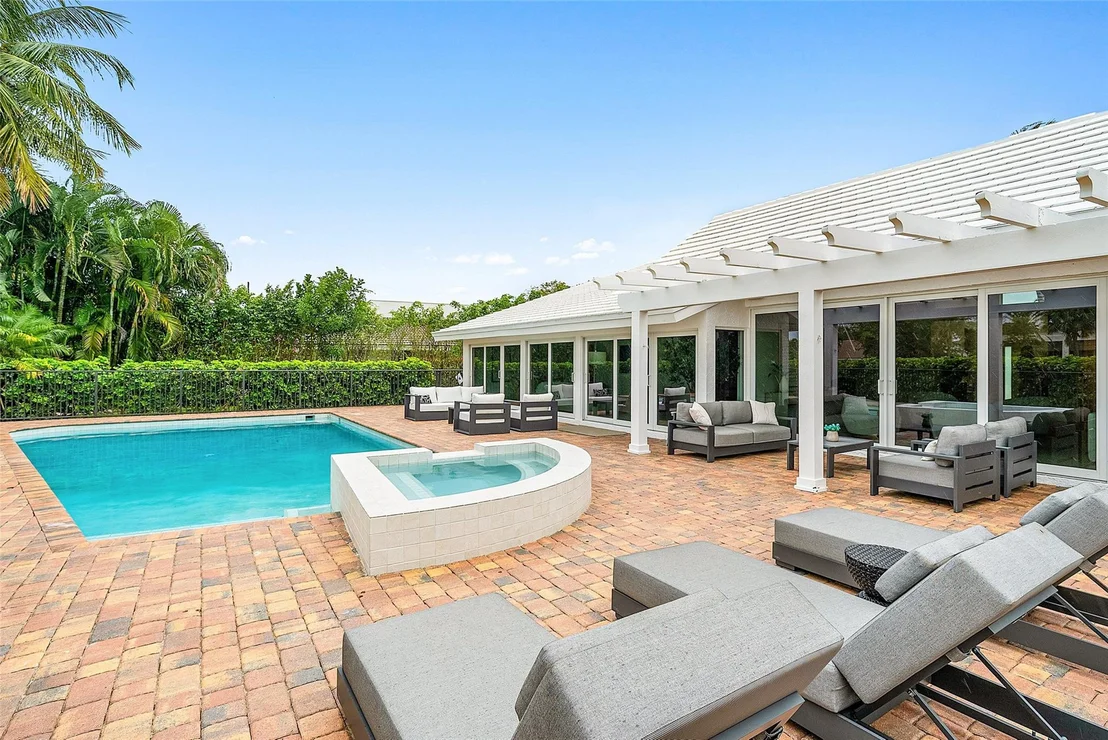 Photo of 4877 Pineview Circle