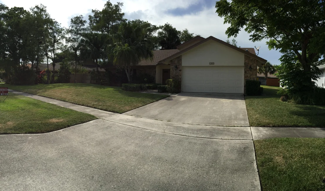 Photo of 13951 Aster Avenue
