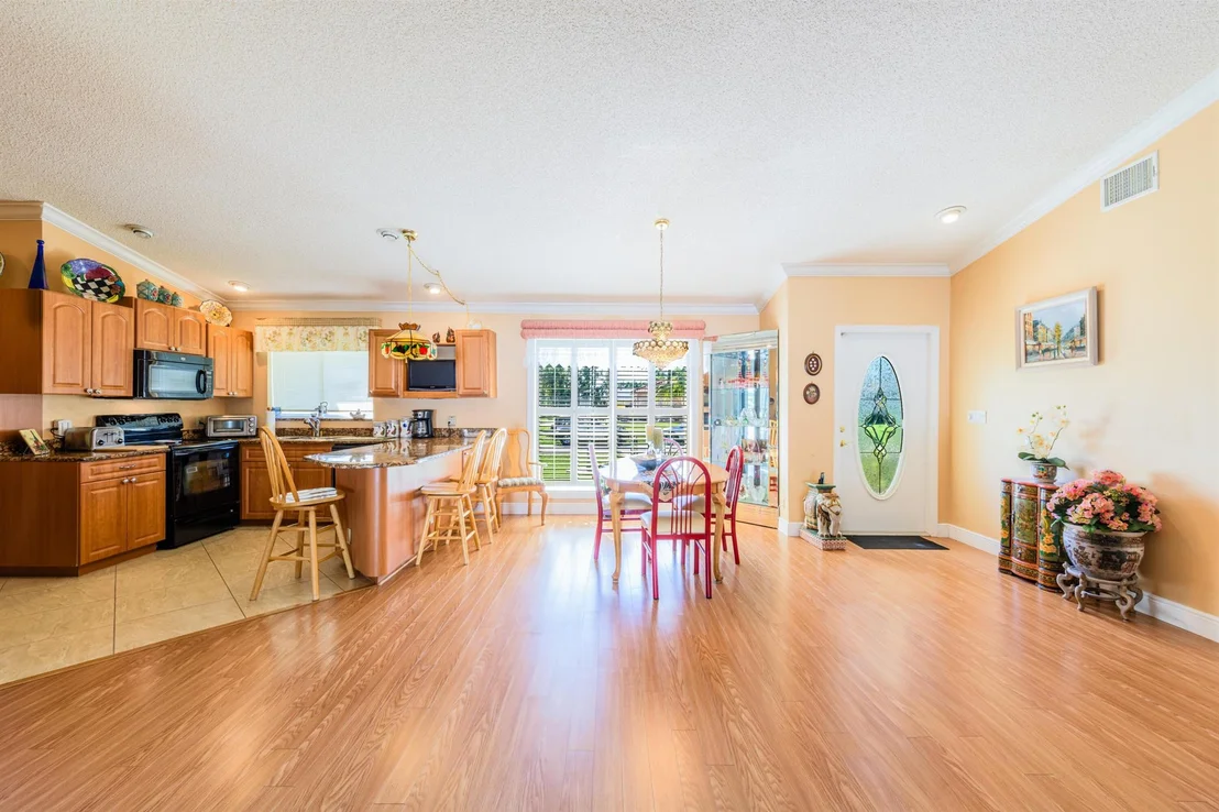 Photo of 2 W Cypress Road