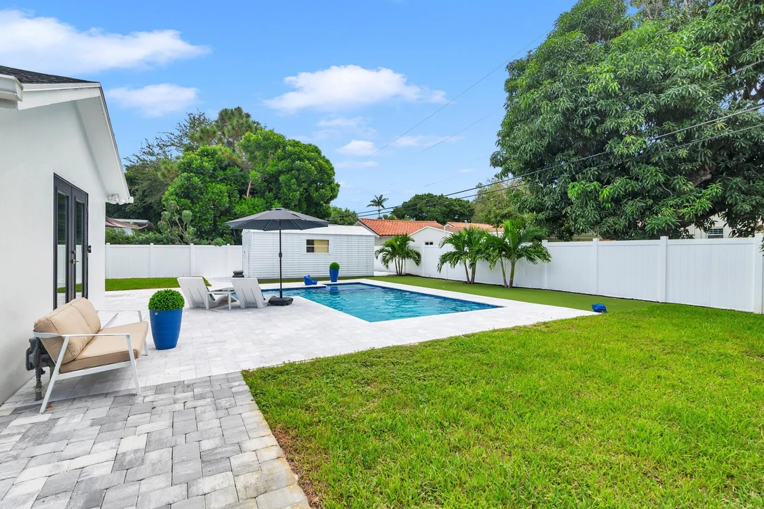 Photo of 340 Ellamar Road