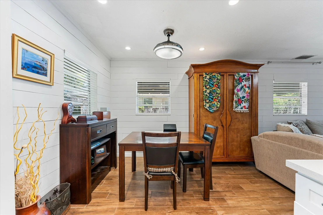 Photo of 4880 LINCOLN Road