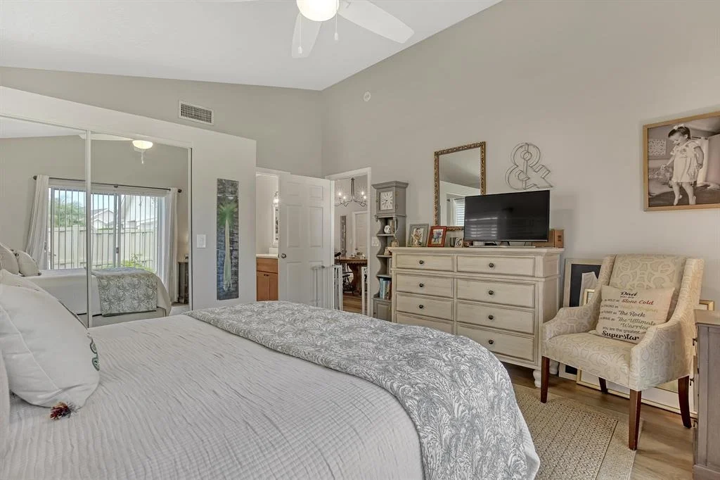 Photo of 263 Moccasin Trail W