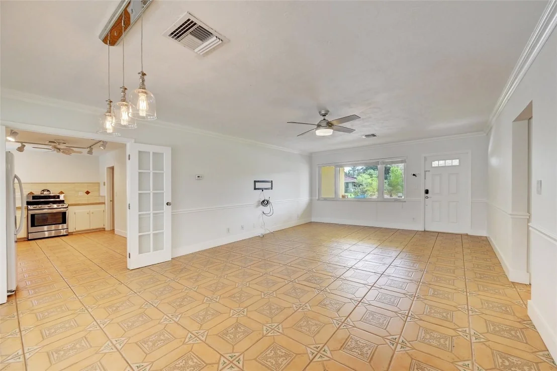 Photo of 807 SE 10th Terrace