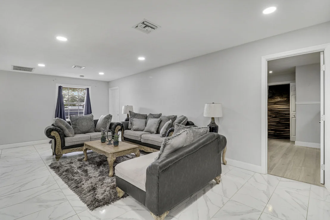 Photo of 935 Orange Drive