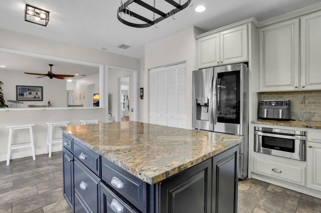Photo of 471 Oriole Point