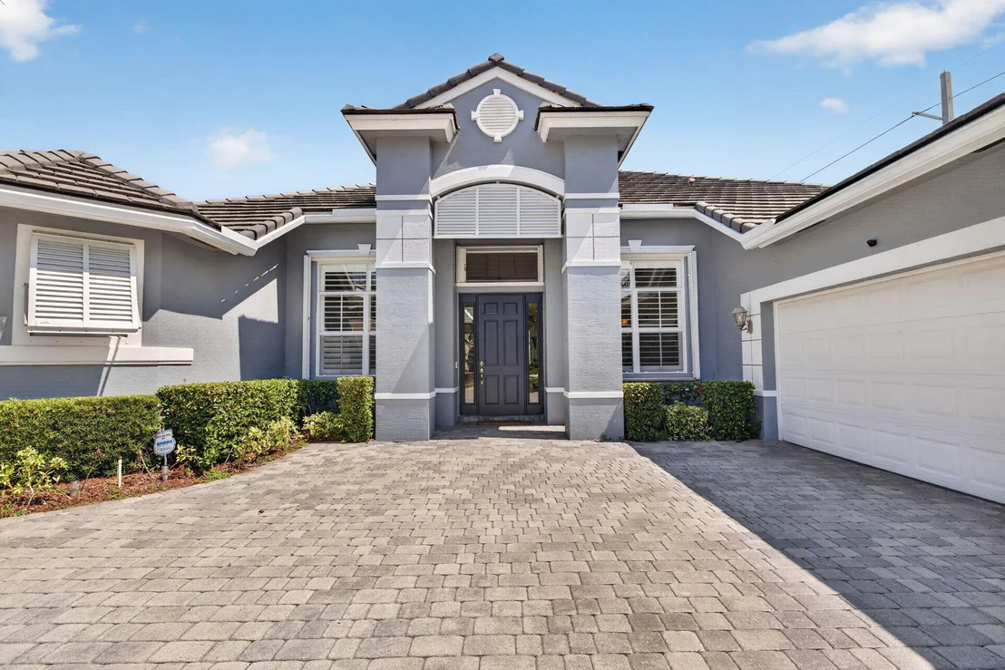 Photo of 755 SW RIVER BEND Circle