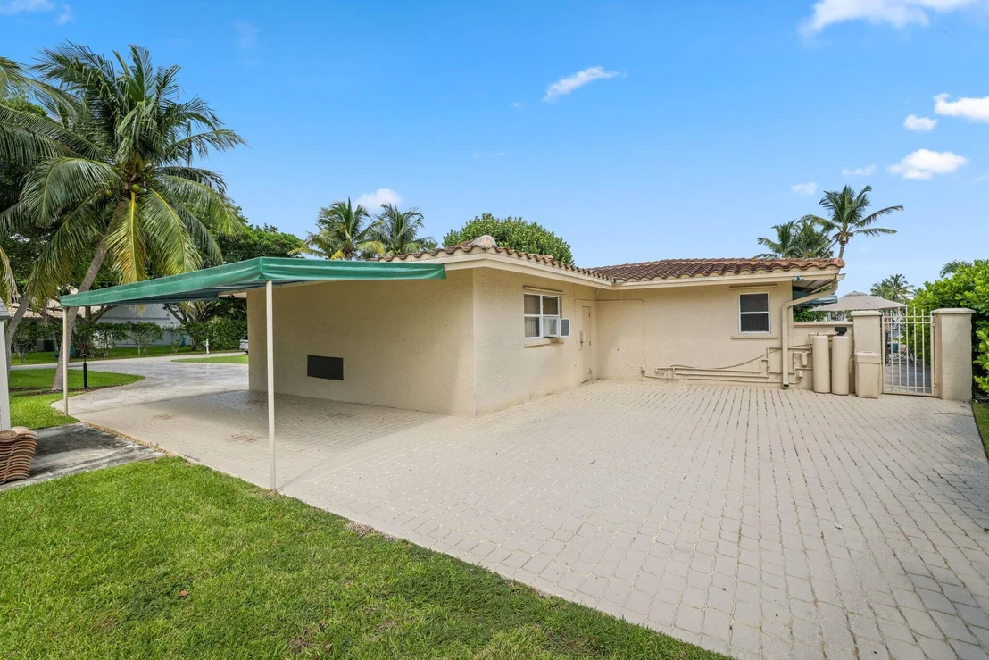 Photo of 910 Banyan Drive