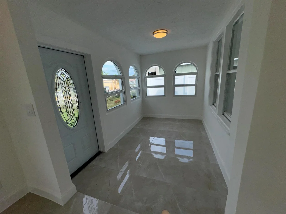 Photo of 418 Colonial Road