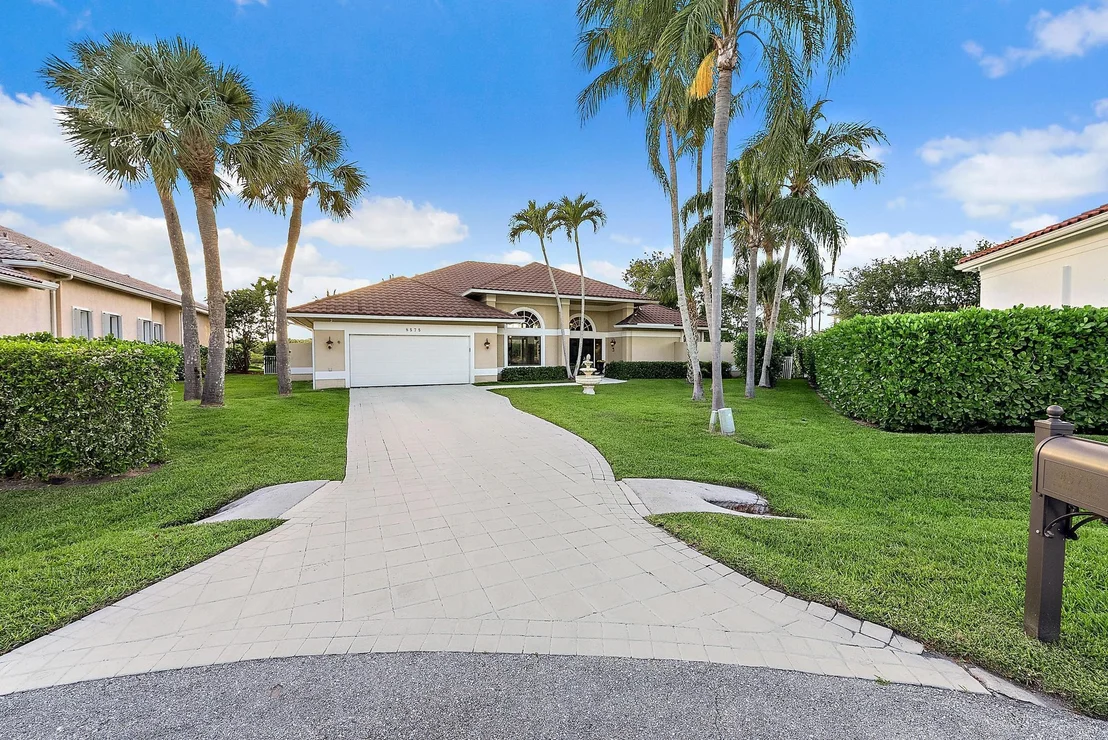 Photo of 8575 SE Water Oak Place