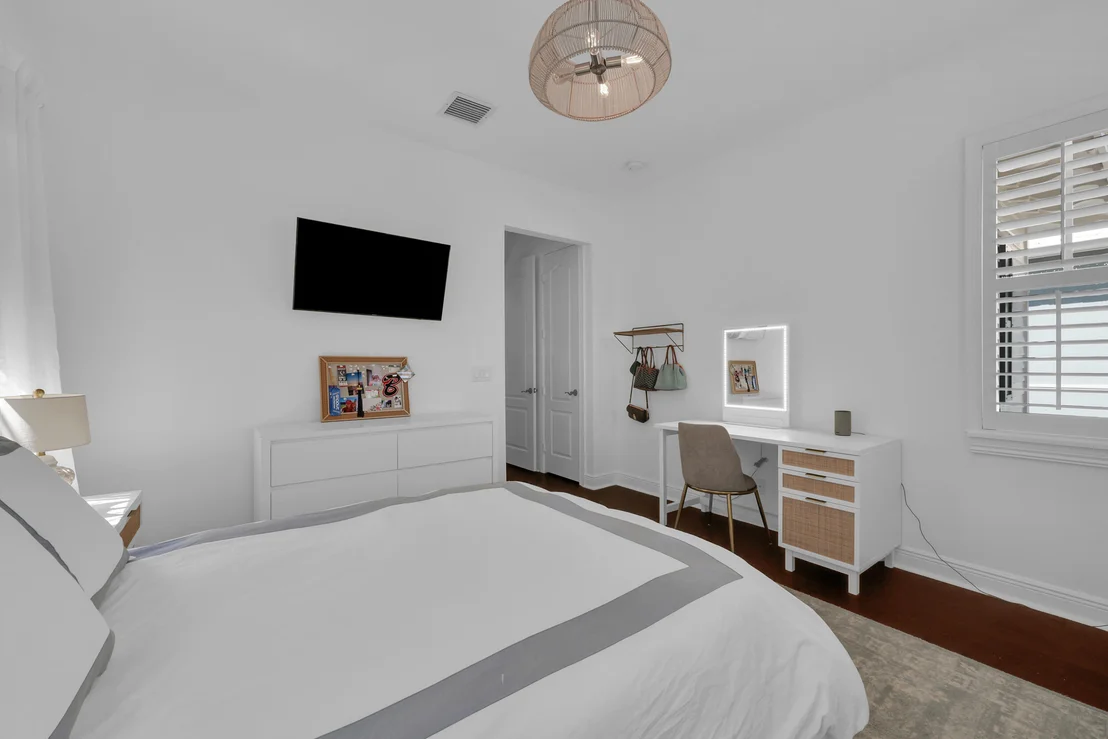 Photo of 212 W Bay Cedar Circle