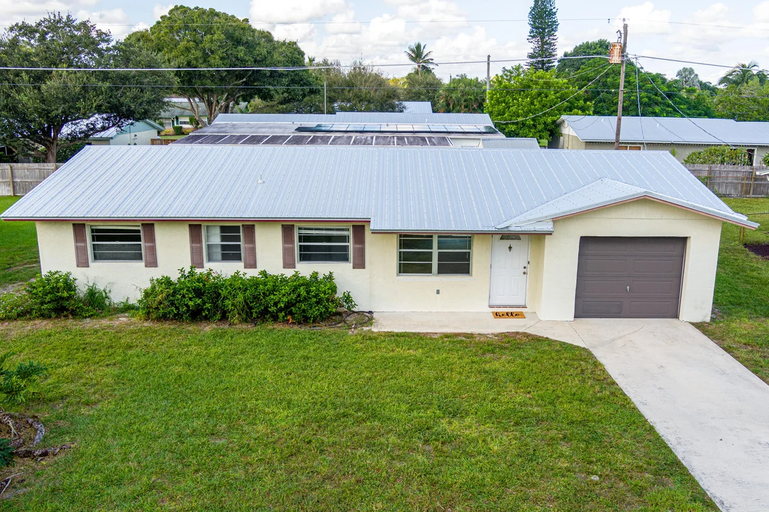 Photo of 1340 SE Sandpiper Lane