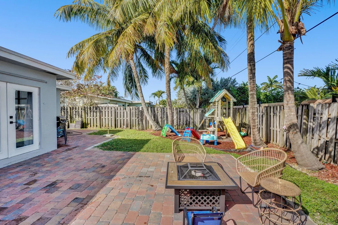 Photo of 825 SE 16th Place