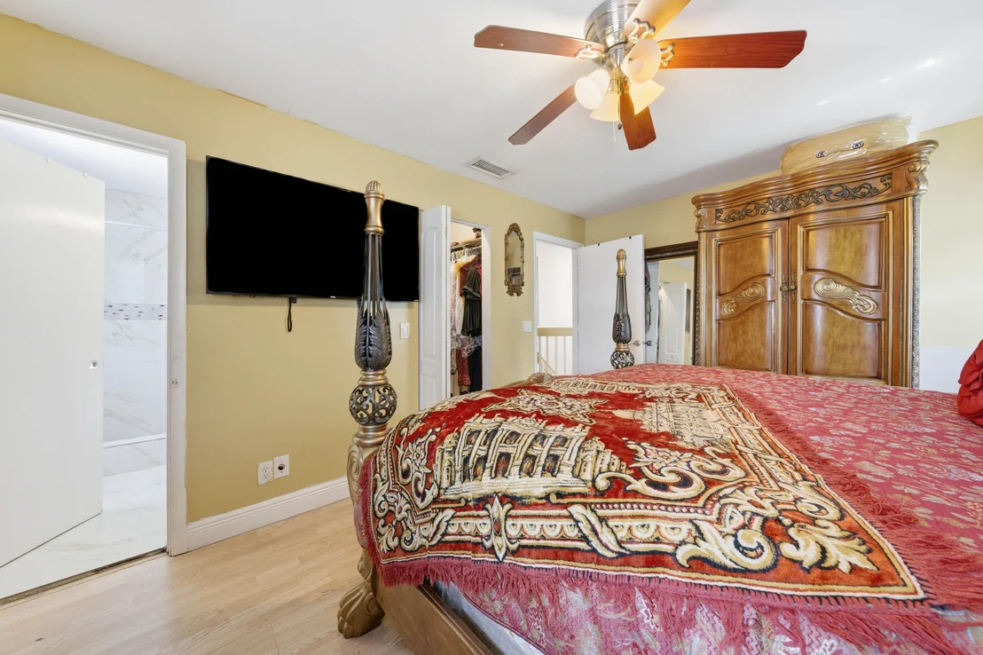 Photo of 6582 Bayfront Drive