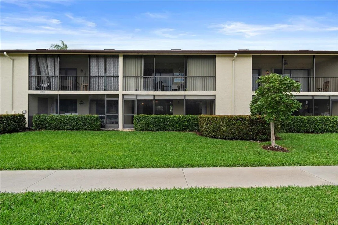 Photo of Unit C at 301 Pinecrest Circle