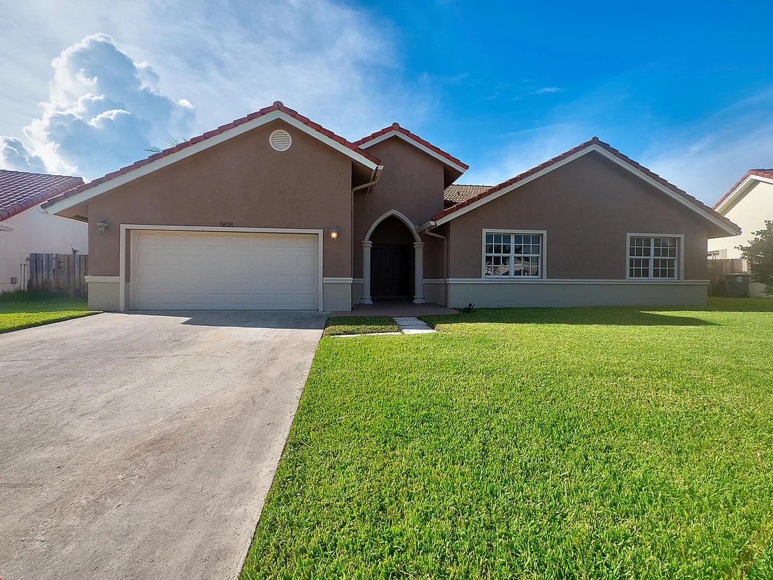Photo of 5828 Sun Pointe Circle