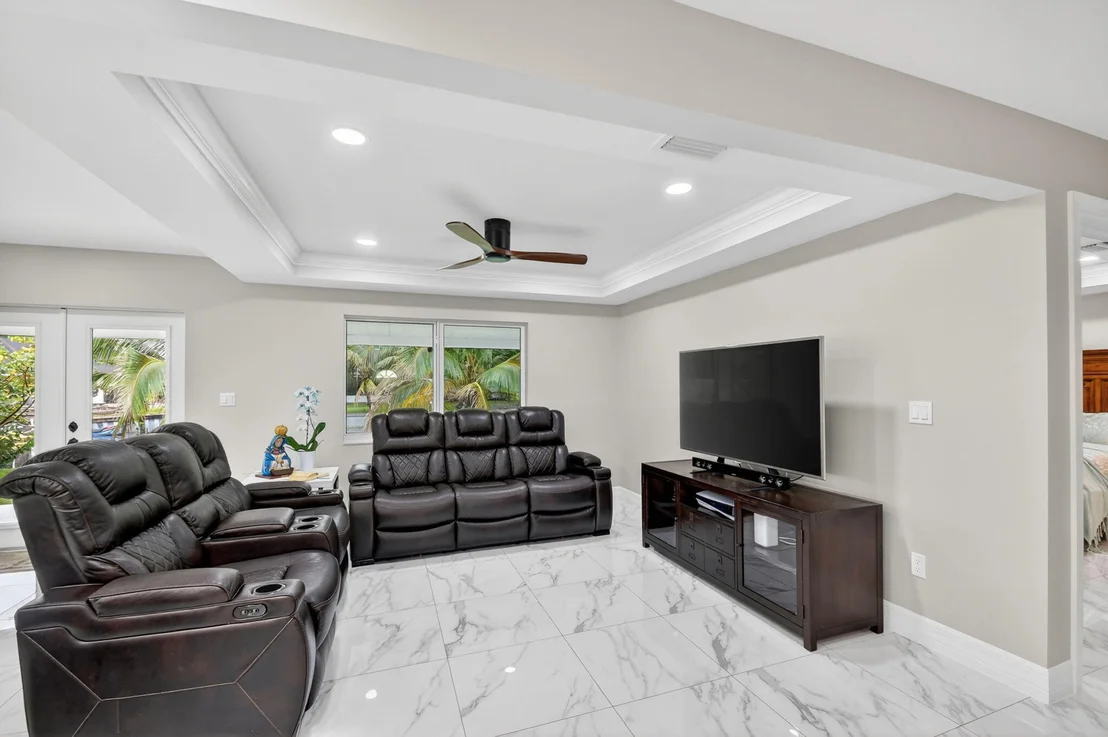 Photo of 2277 Summit Boulevard