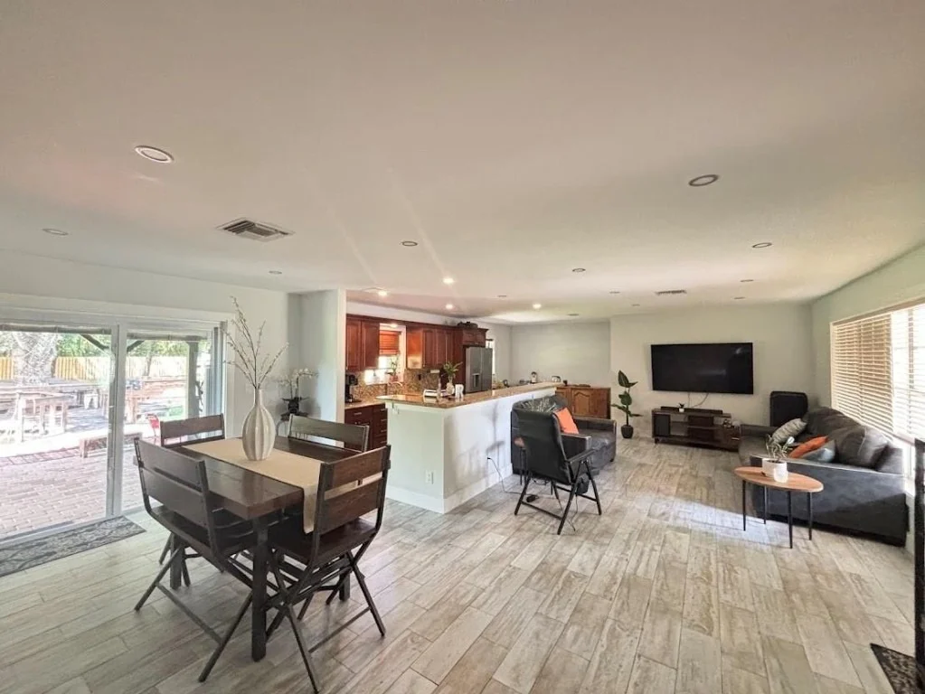 Photo of 11223 Sunset Boulevard