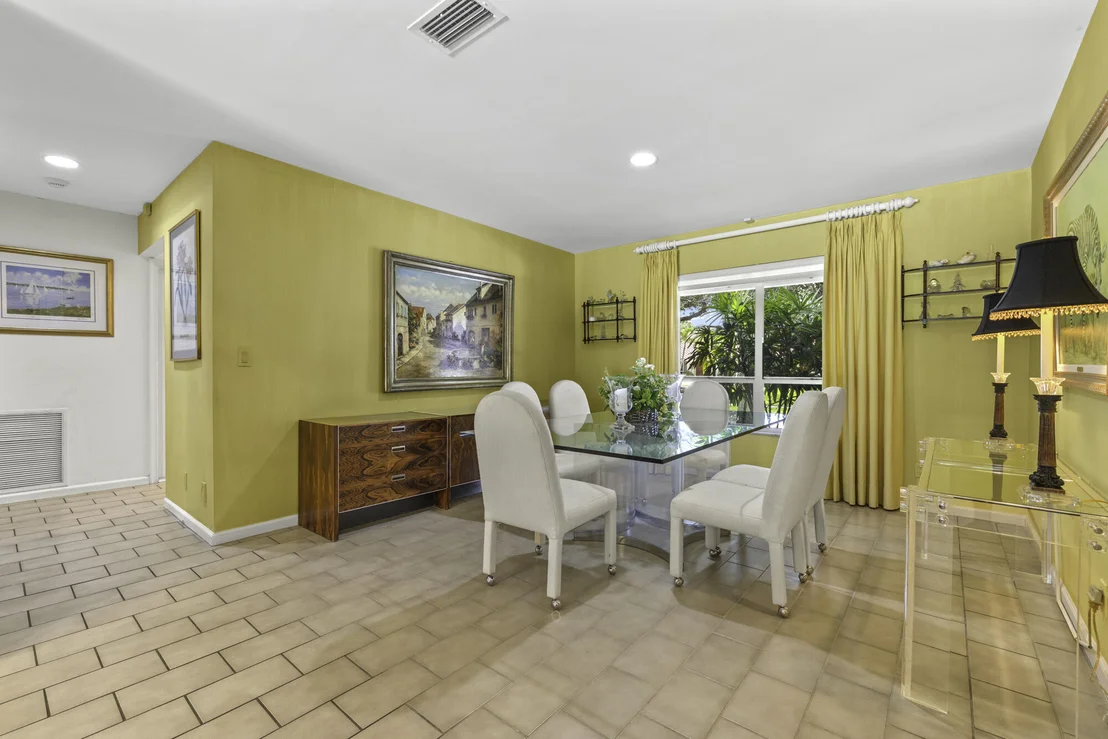 Photo of 2812 Embassy Drive