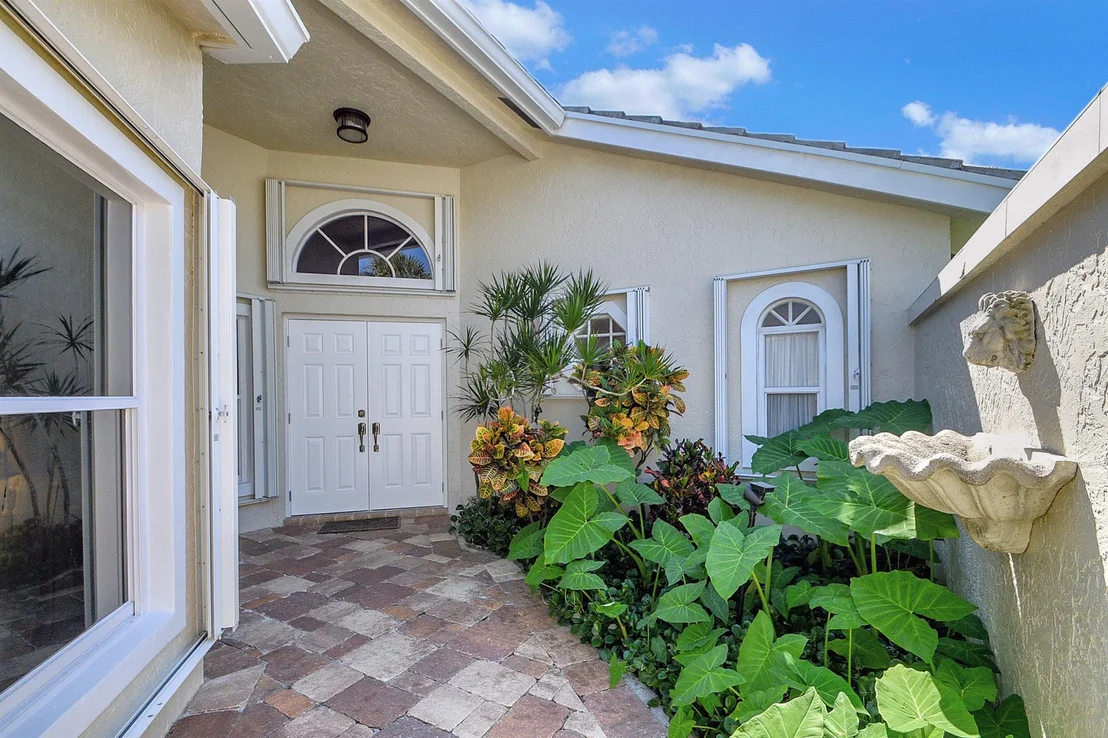Photo of 120 Harbor Lake Circle