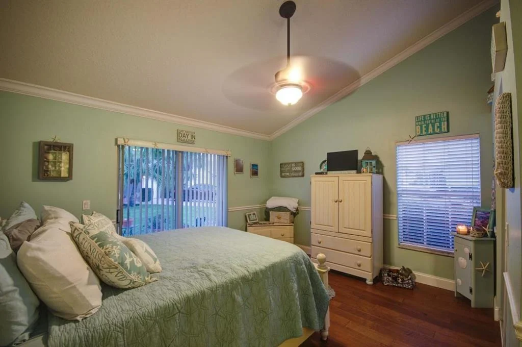 Photo of 275 Moccasin Trail W