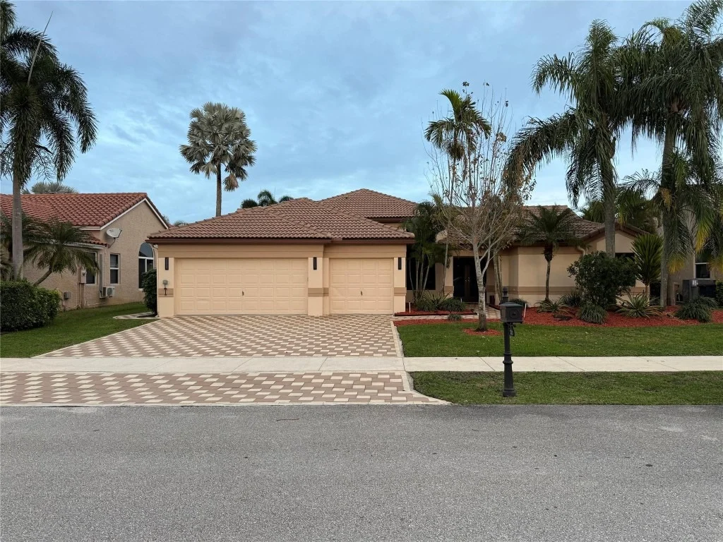 Photo of 2702 E Orchard Circle