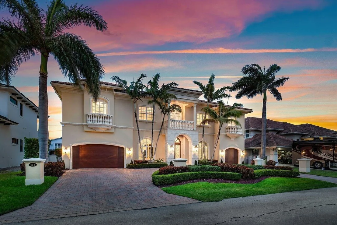 Photo of 953 Banyan Drive
