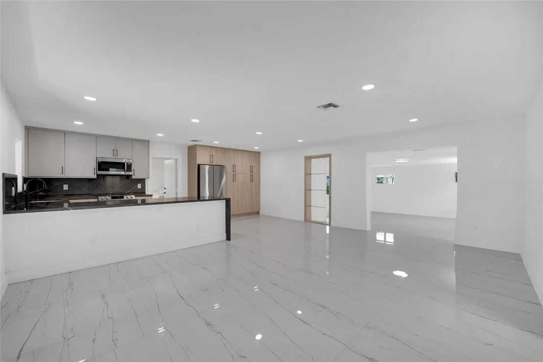 Photo of 121 SE 8th Street