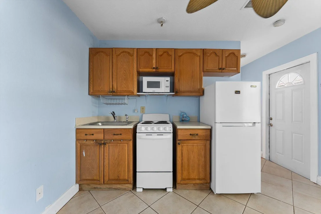Photo of 2831 N Seacrest Boulevard