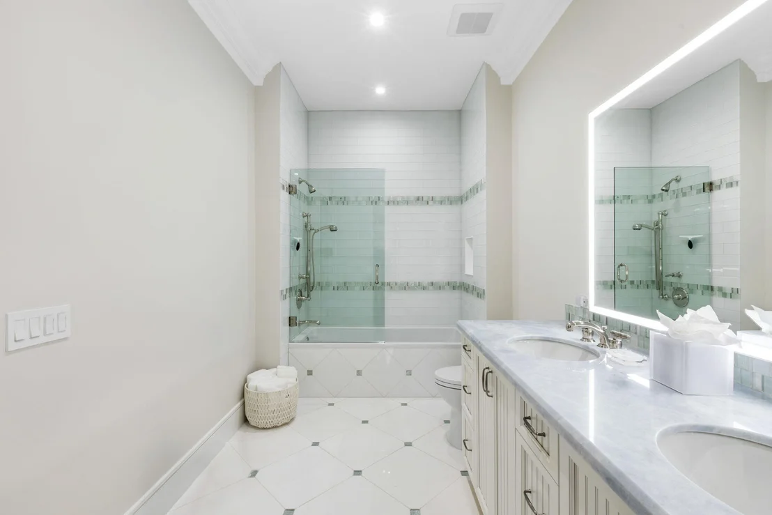 Photo of 1222 N Ocean Boulevard