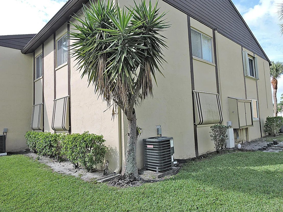 Photo of Unit D1 at 341 Pine Ridge Circle