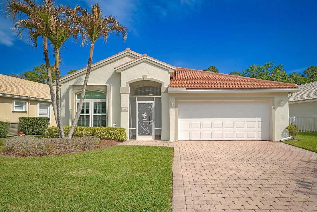Photo of 7004 SE Twin Oaks Circle