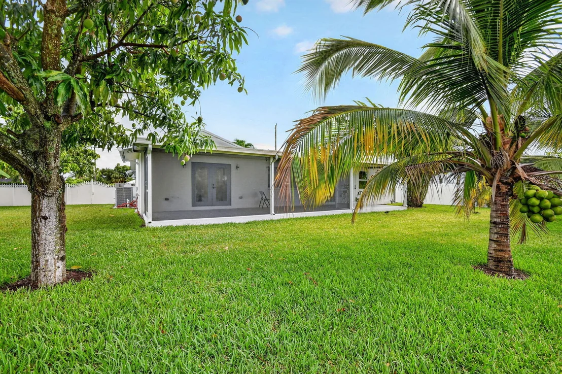 Photo of 2277 Summit Boulevard