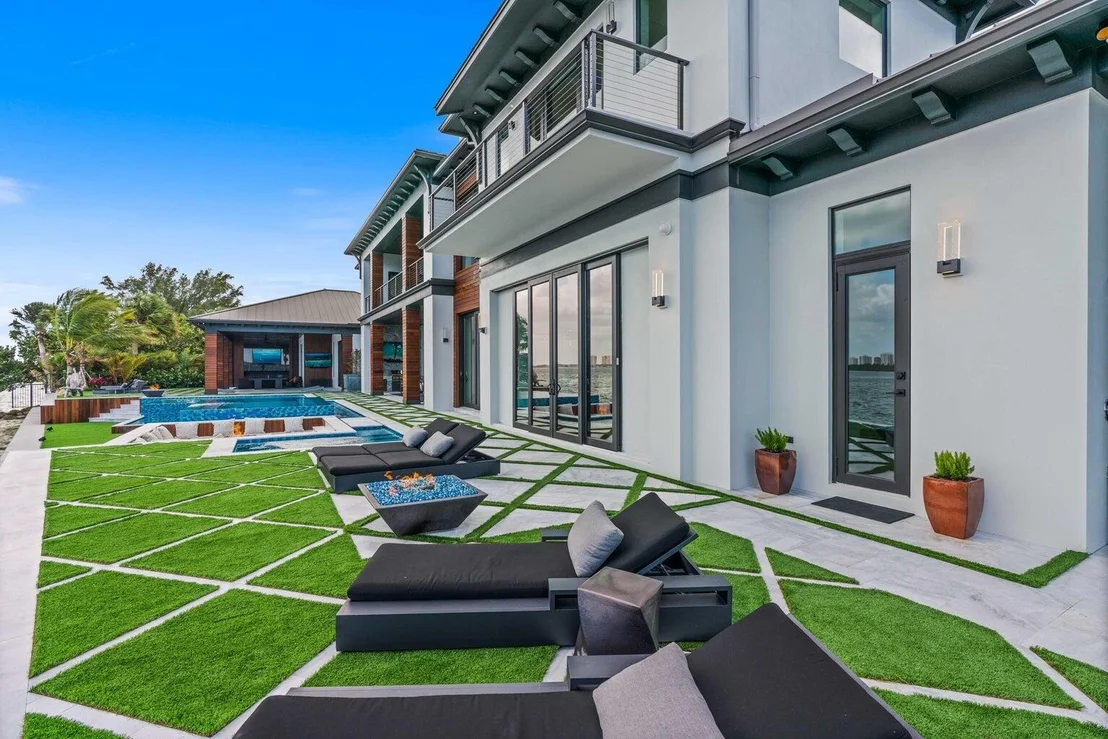 Photo of 712 Lakeside Circle