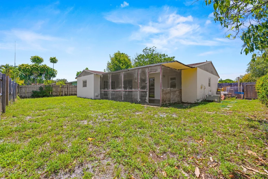 Photo of 6961 Southgate Boulevard