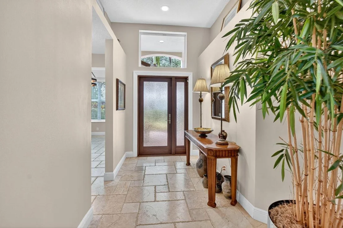 Photo of 523 Canoe Point