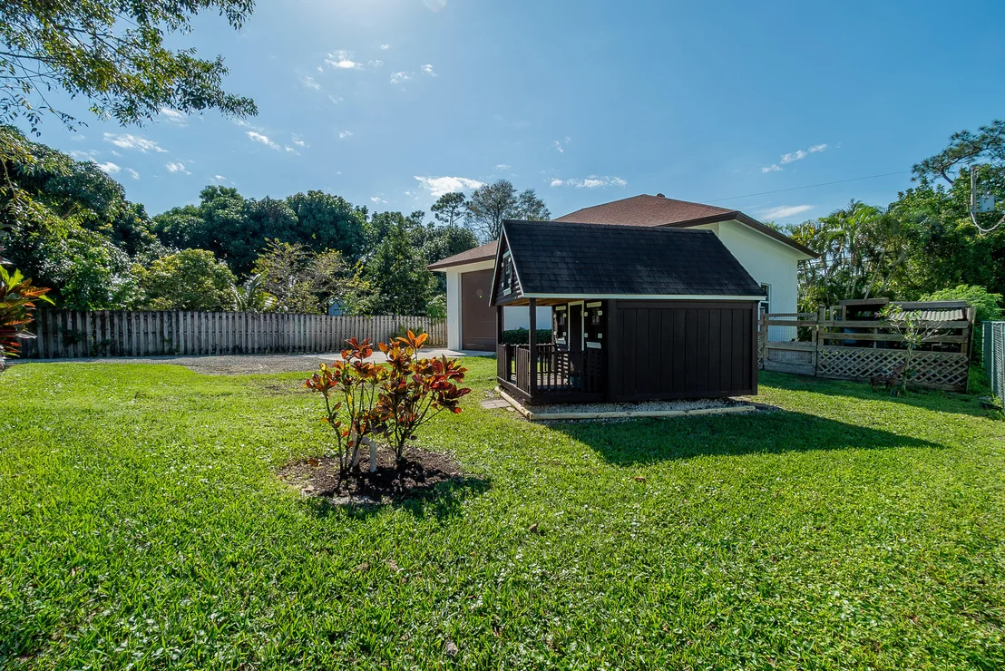 Photo of 5587 1st Road